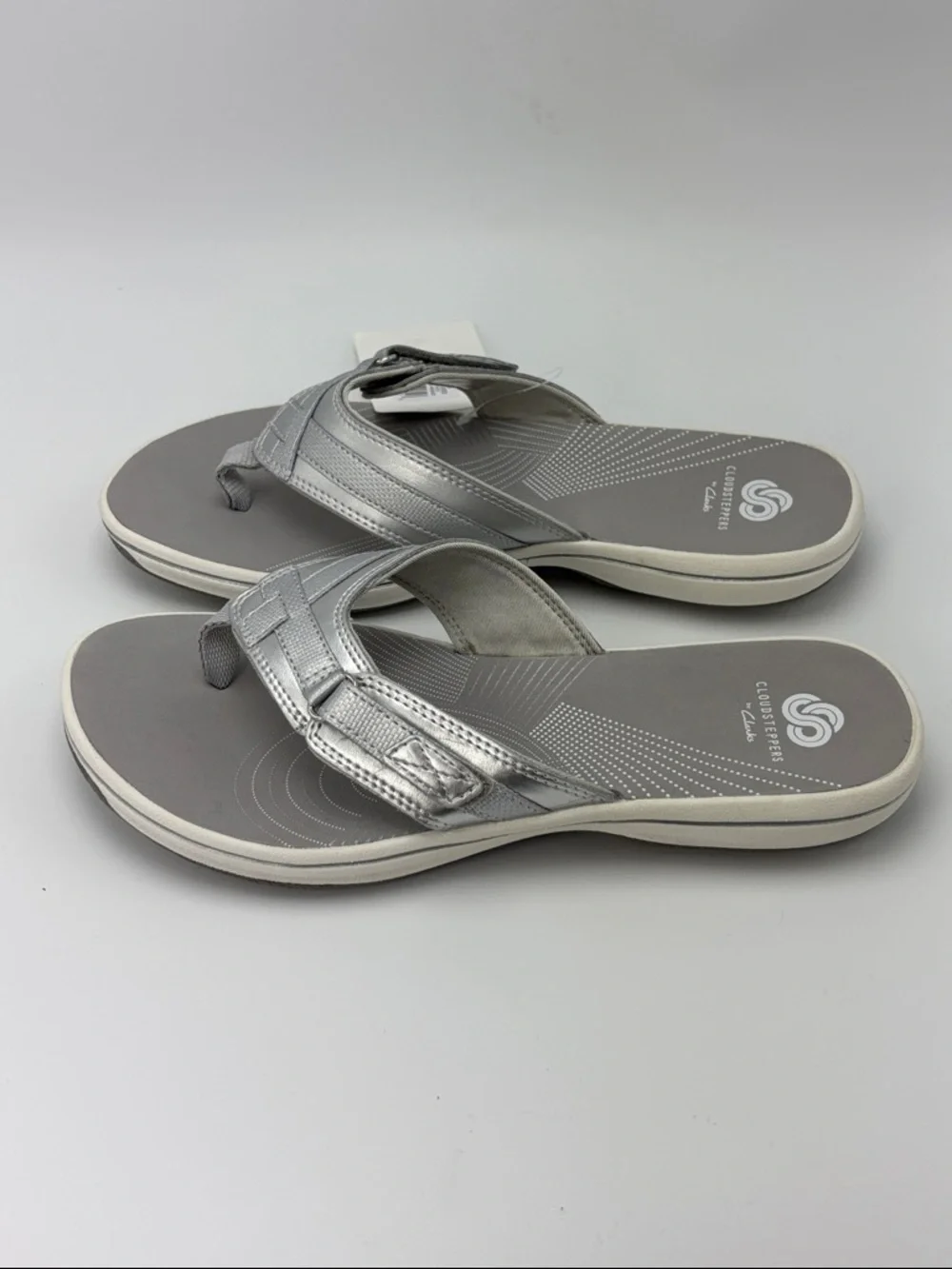 Clarks Cloudsteppers Breeze Silver Thong Sandals - size 8 NEW - Picture 7 of 9